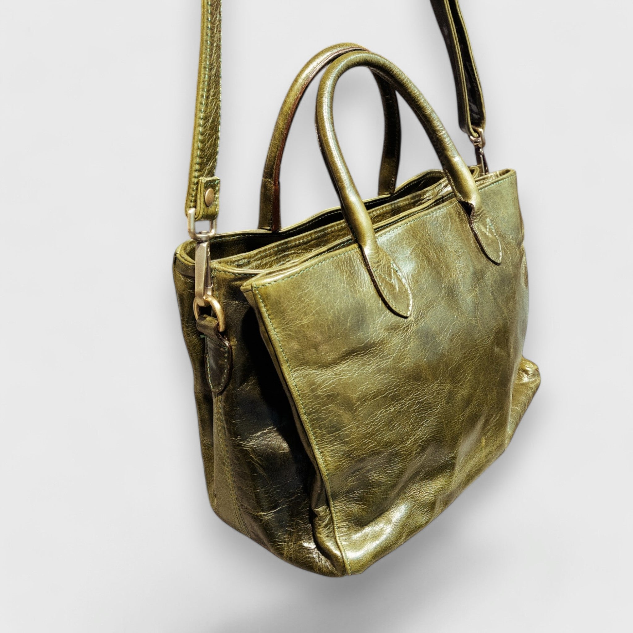 Pelletteria Pelle Nuda Milano, Artigianato Italiano, vera pelle, Negozio borse donna, 3 zip verde