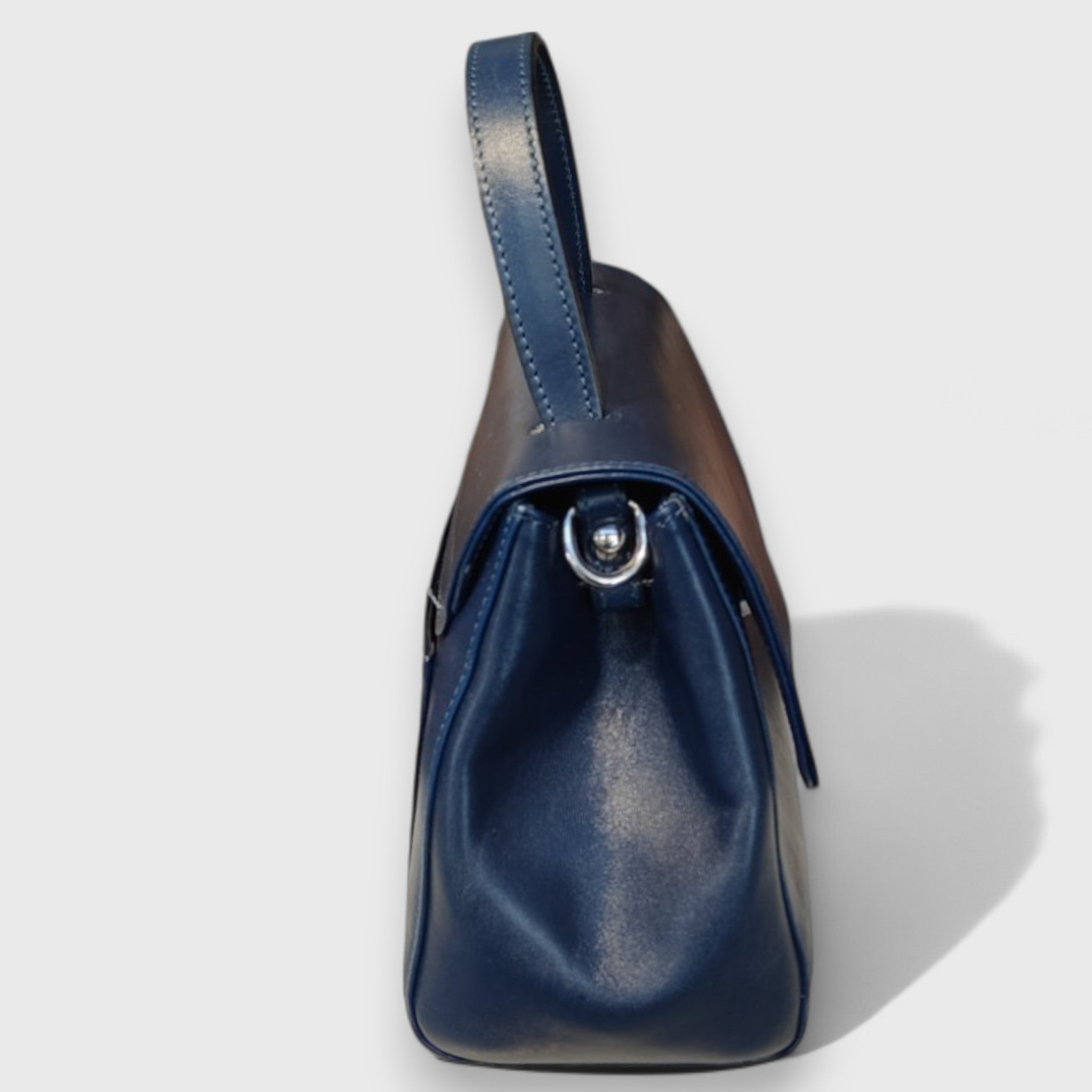 Pelletteria Pelle Nuda Milano, Artigianato Italiano, vera pelle, Negozio Borse donna, Amor blu
