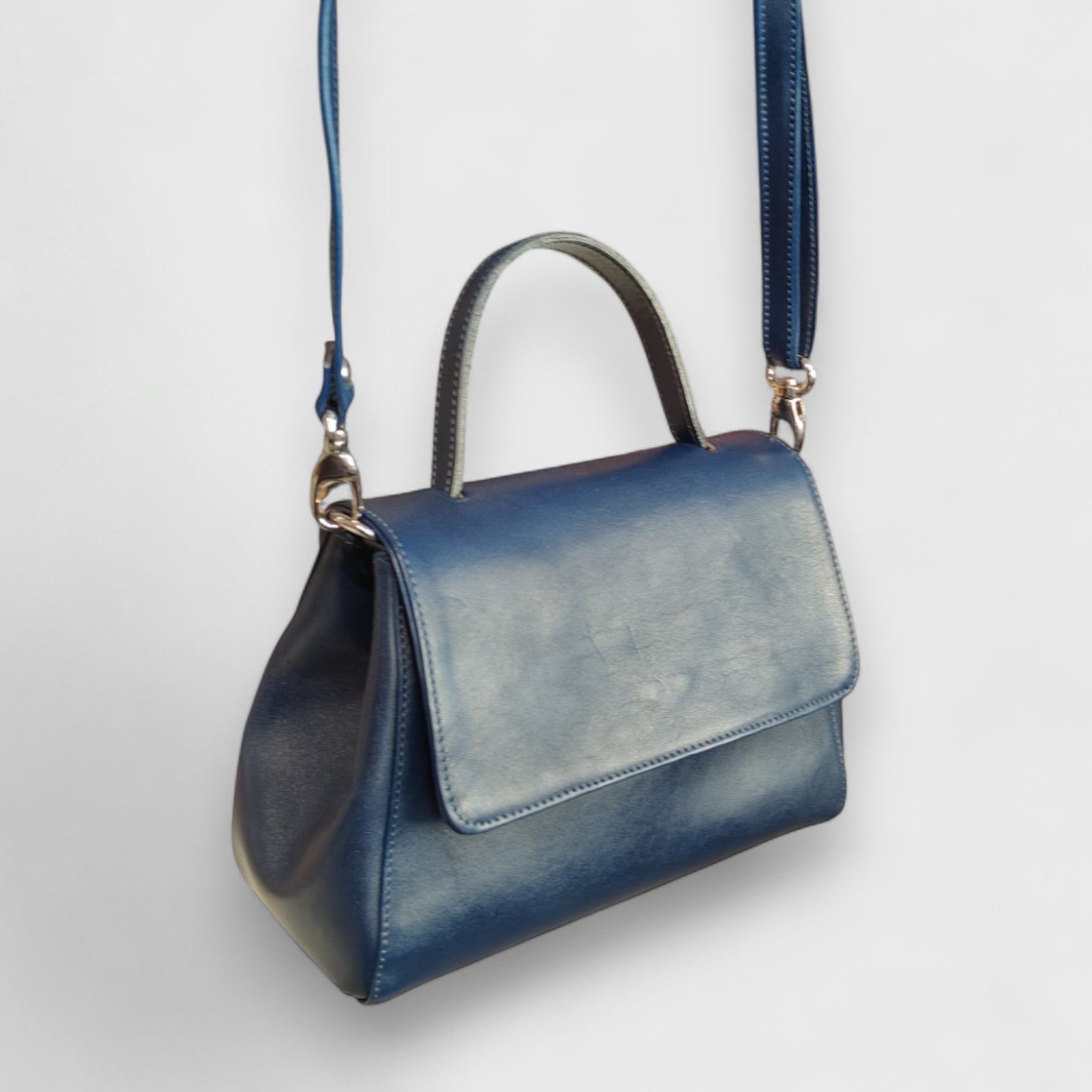 Pelletteria Pelle Nuda Milano, Artigianato Italiano, vera pelle, Negozio Borse donna, Amor blu