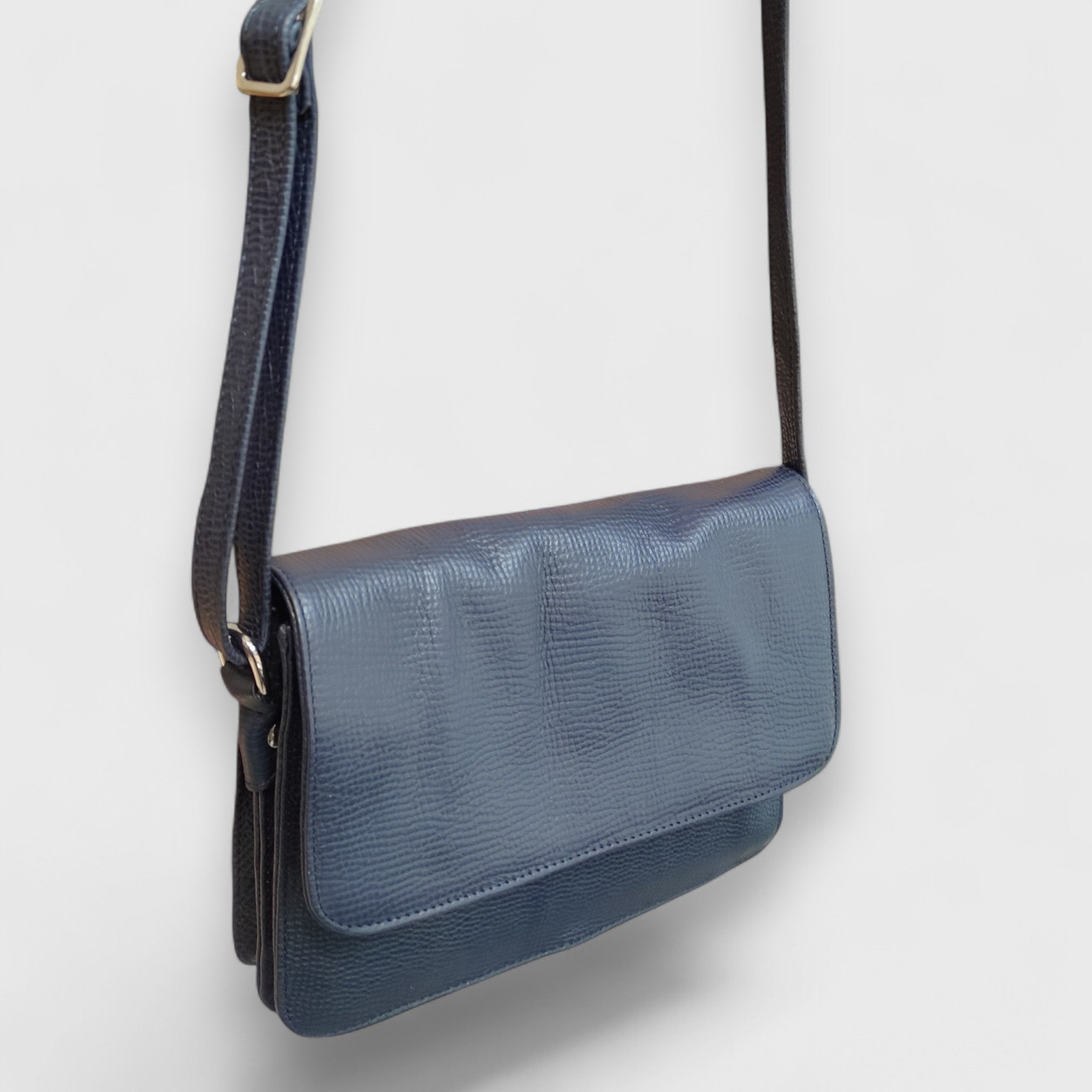 Pelletteria Pelle Nuda Milano, Artigianato Italiano, Vera Pelle, Negozio borse donna, Big tre soffietti blu