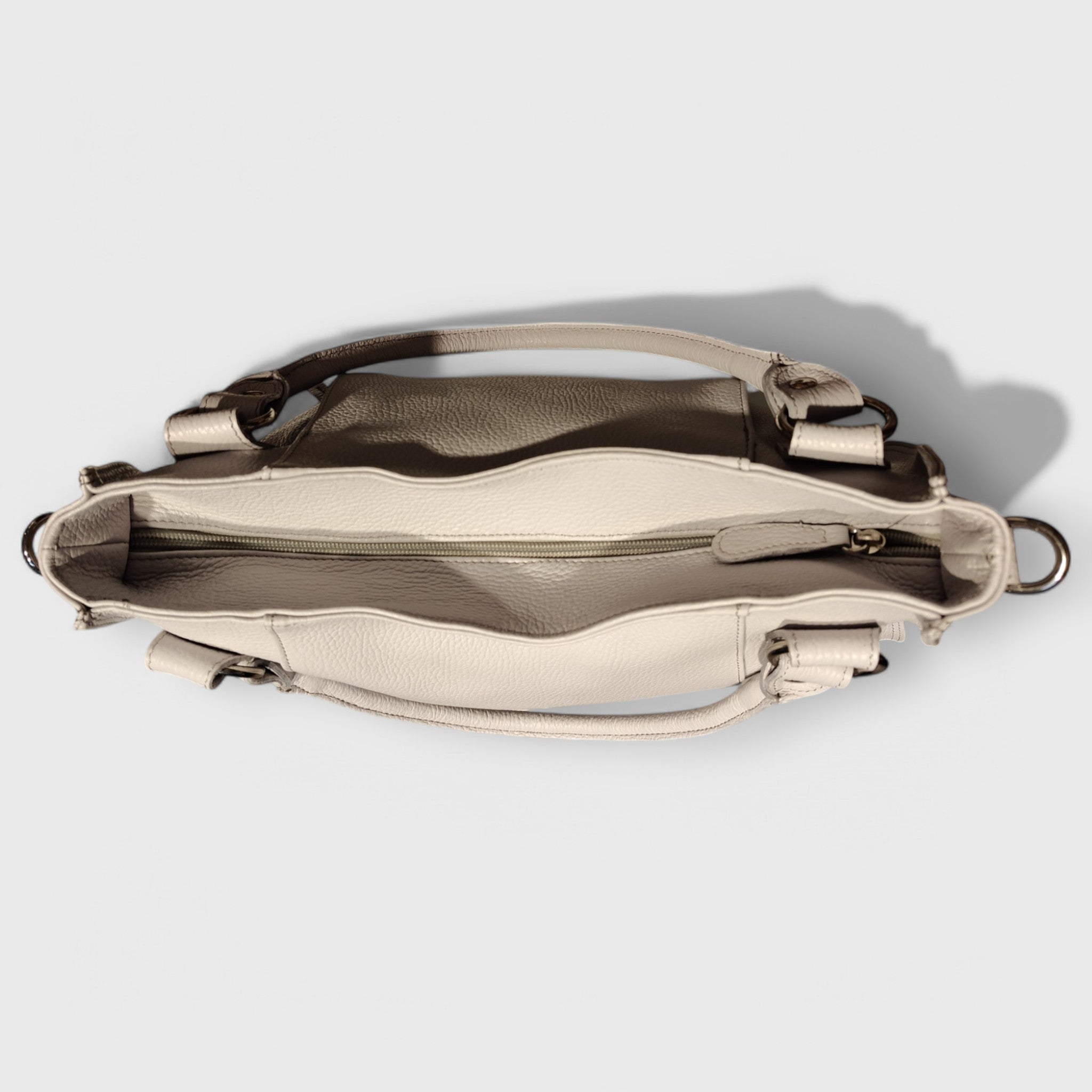 Pelletteria Pelle Nuda Milano, Artigianato italiano, vera pelle, Negozio borse donna, Lavinia ghiaccio