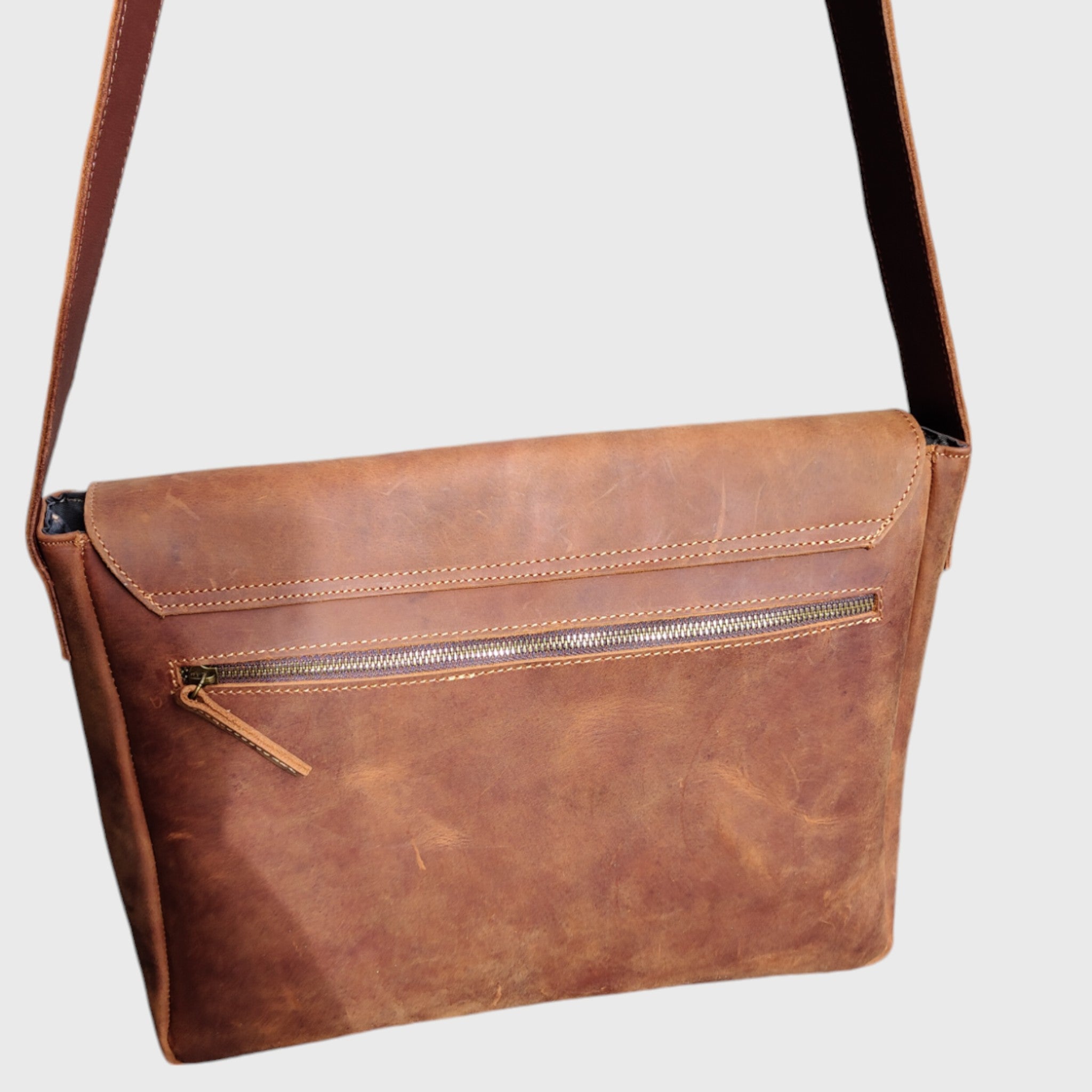 Pelletteria Pelle Nuda Milano, Artigianato italiano, vera pelle, borsa uomo, Luca marrone