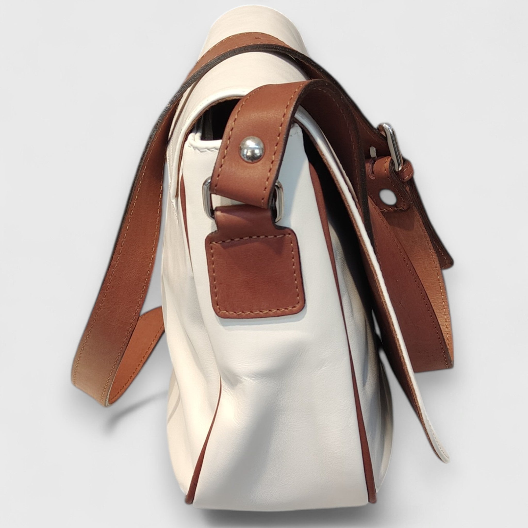 Pelletteria Pelle Nuda Milano, Artigianato Italiano, Vera pelle, Negozio borse donna, Tolfa Grande bianco