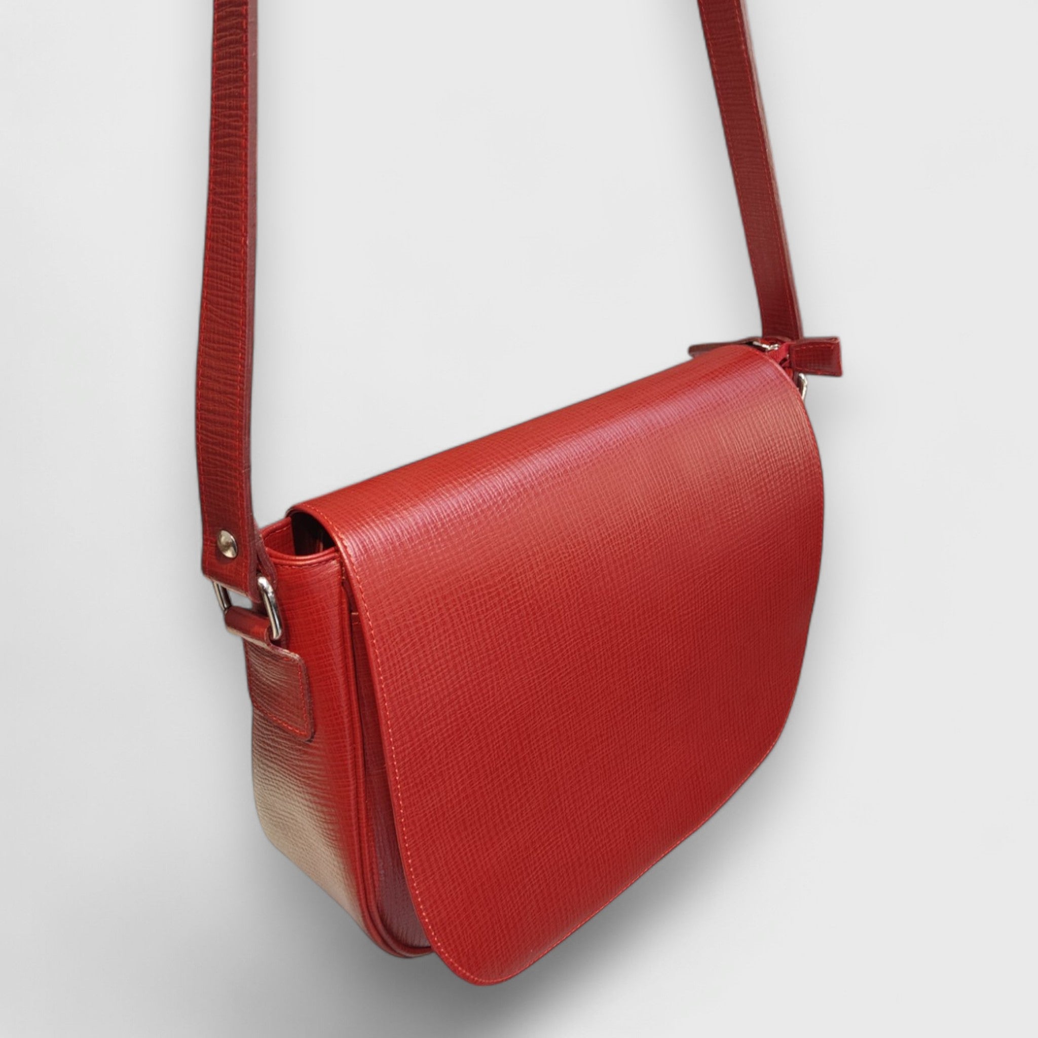 Pelletteria Pelle Nuda Milano, Artigianato Italiano, Vera pelle, Negozio borse donna, Tolfa Grande rosso