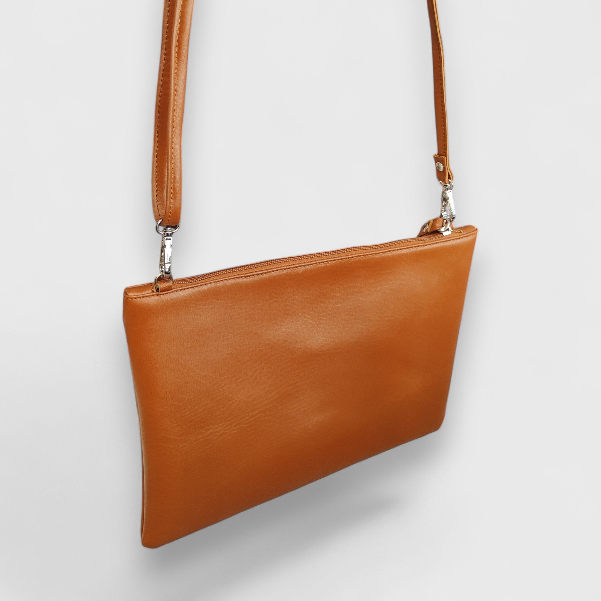 Pelletteria Pelle Nuda Milano, Vera pelle italiana, Negozio borse donna, Trousse Clara marrone