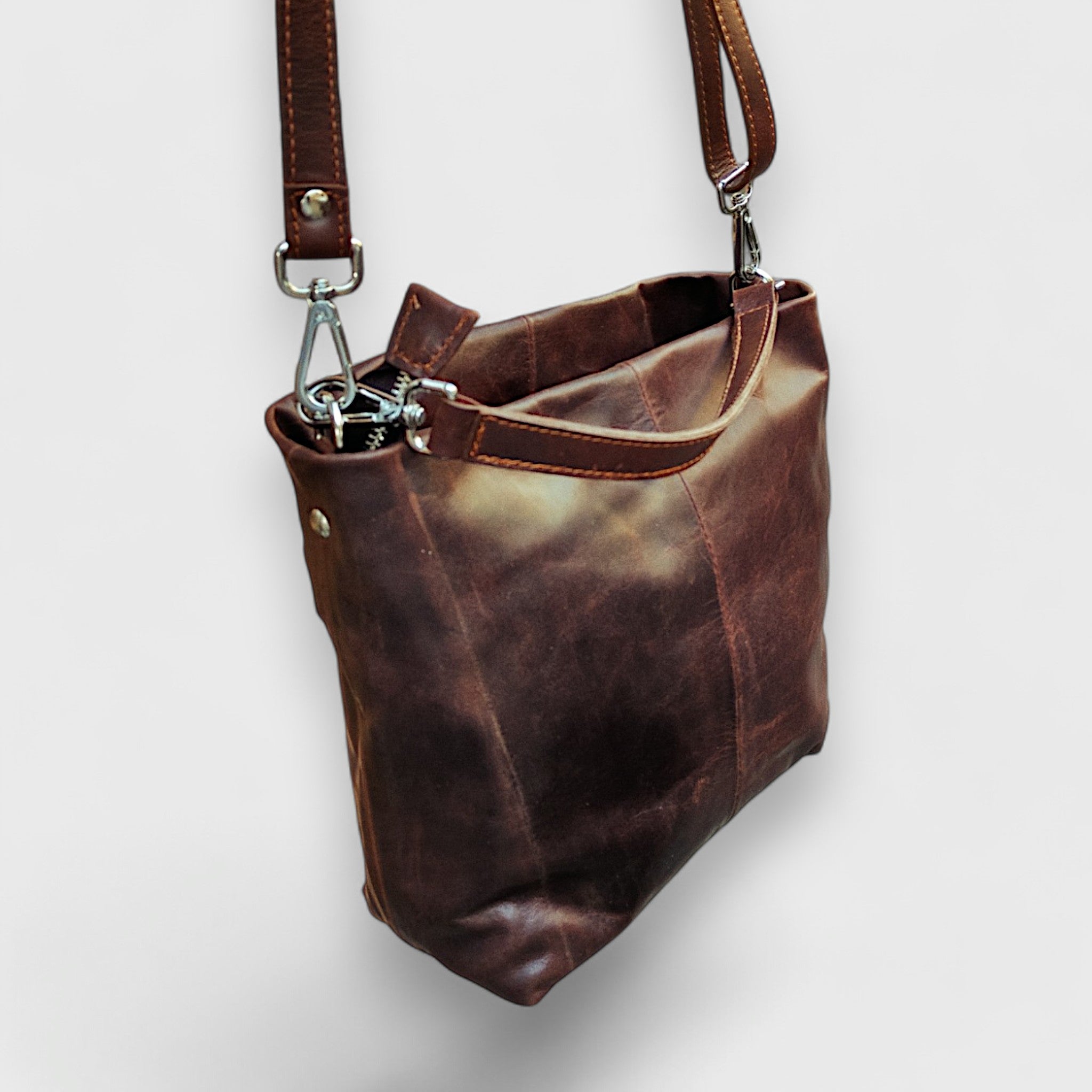 Pelletteria Pelle Nuda Milano, Artigianato italiano, vera pelle, borse donna, Sara marrone
