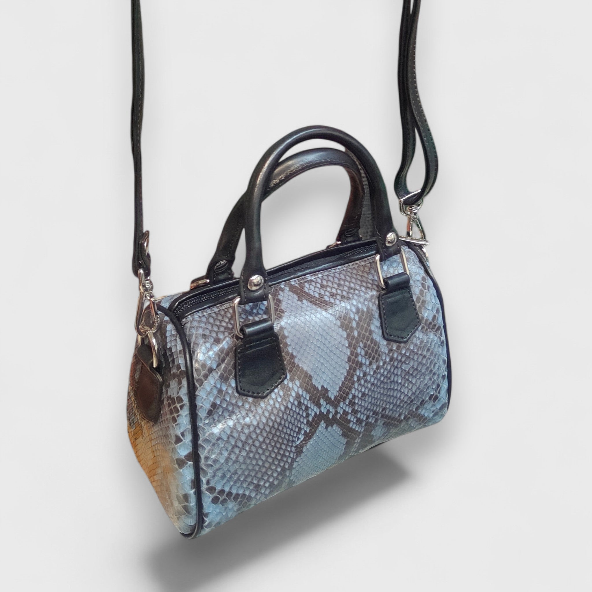 Pelletteria Pelle Nuda Milano, Vera pelle italiana, Negozio borse donna, Bauletto mini pitone blu