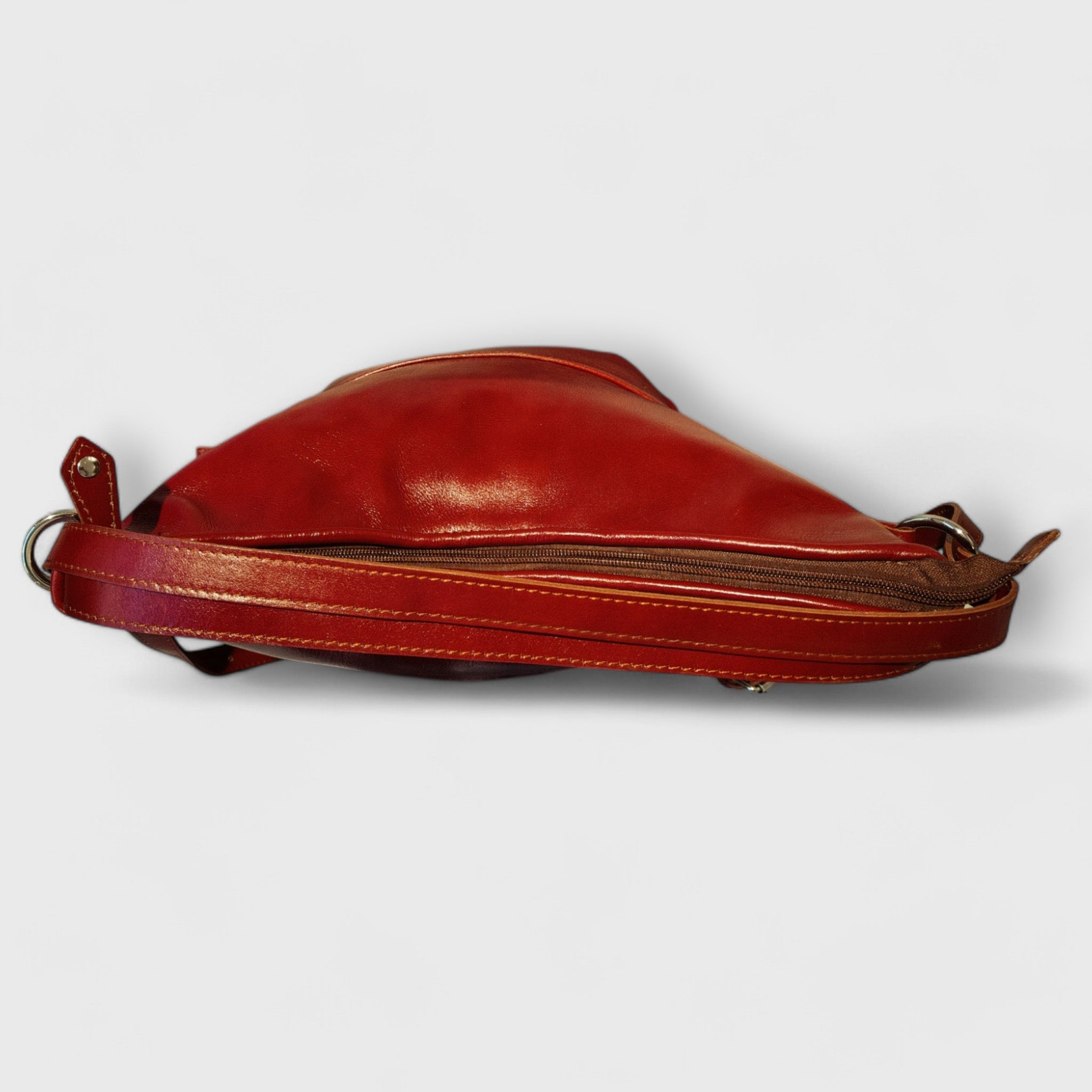 Pelletteria Pelle Nuda Milano, Artigianato italiano, vera pelle, borsa donna, Borsa zaino rosso