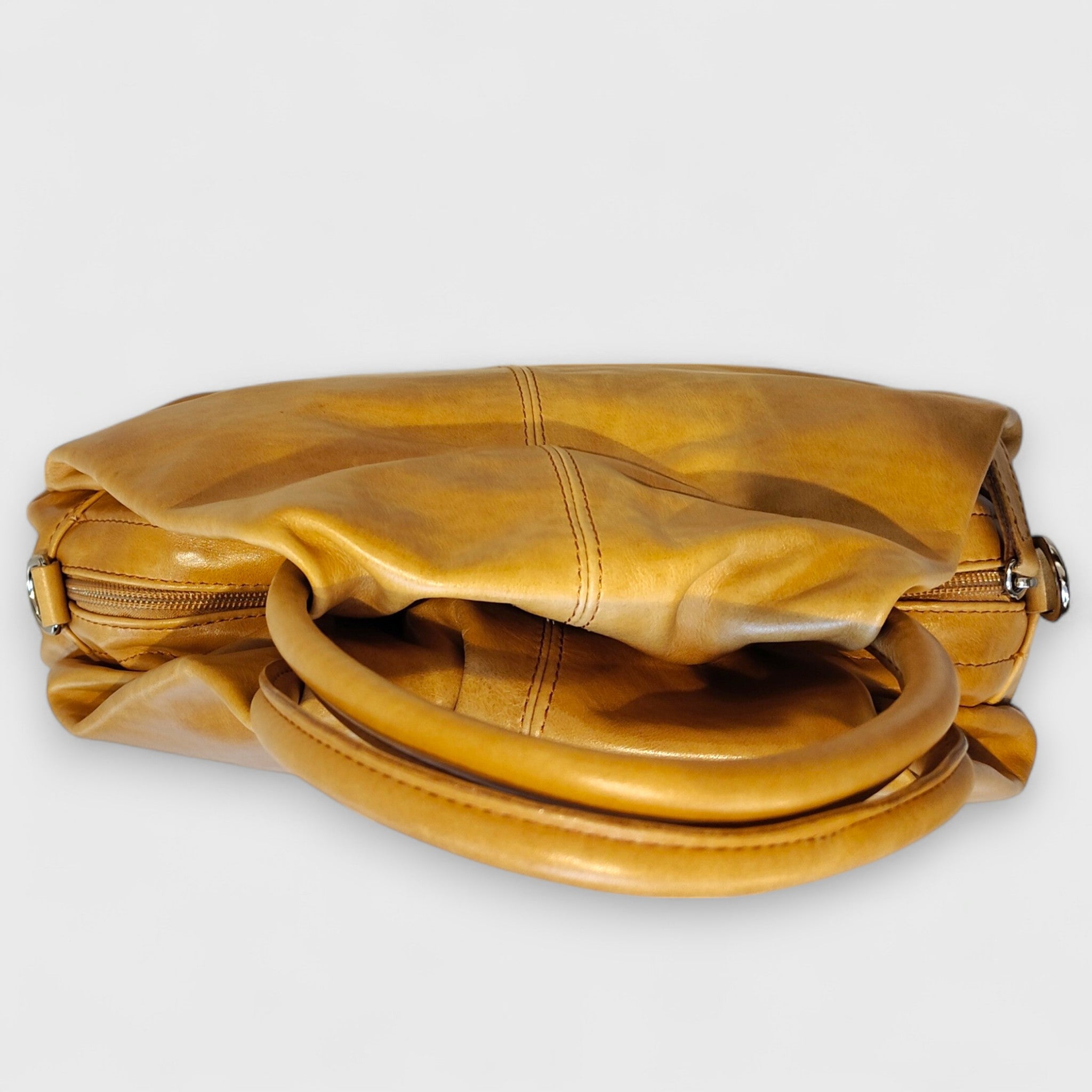 Pelletteria Pelle Nuda Milano, Artigianato Italiano, Vera pelle, Negozio borse donna,  Frida giallo