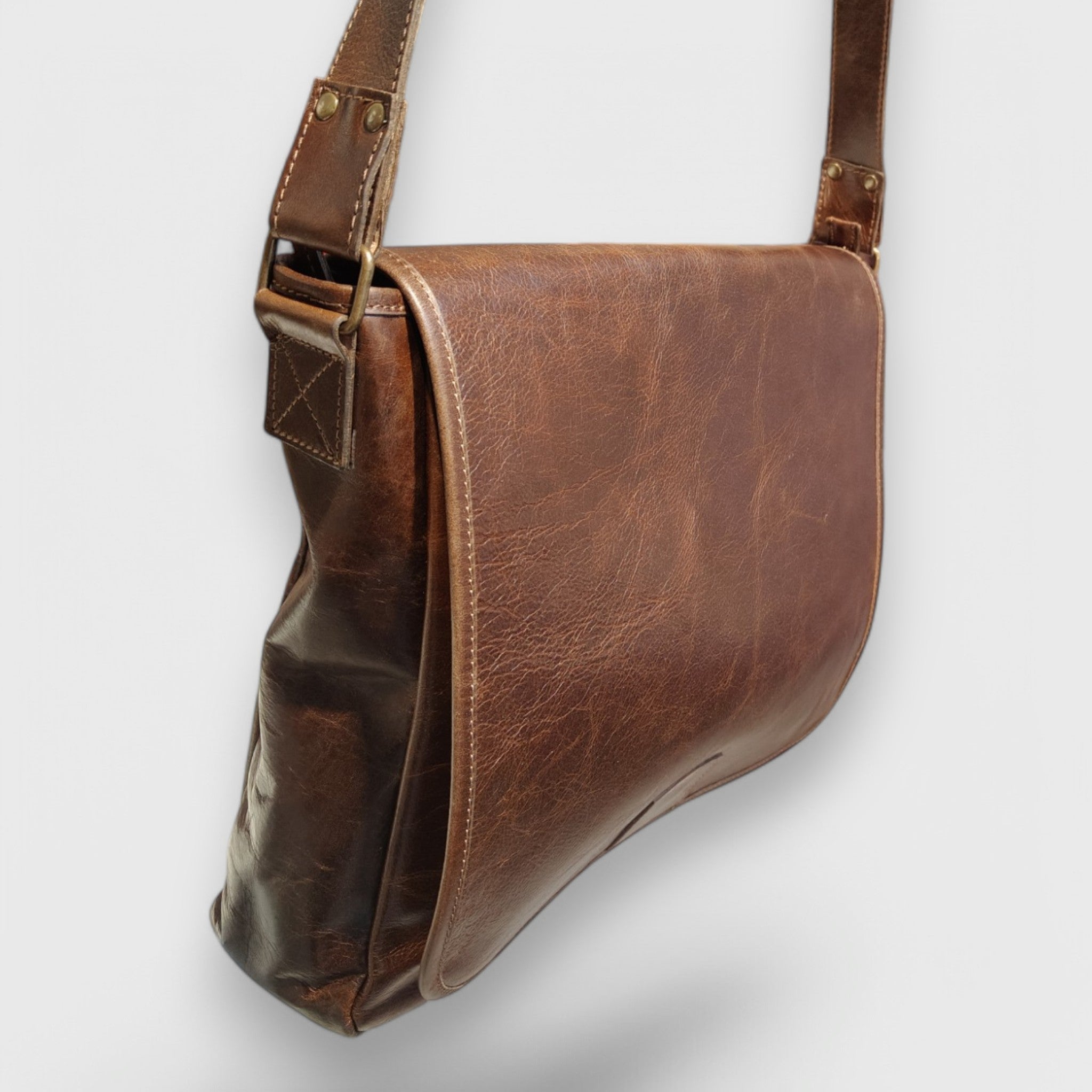 Pelletteria Pelle Nuda Milano, artigianato italiano, vera pelle, Borsa lavoro, Gigante testa di moro
