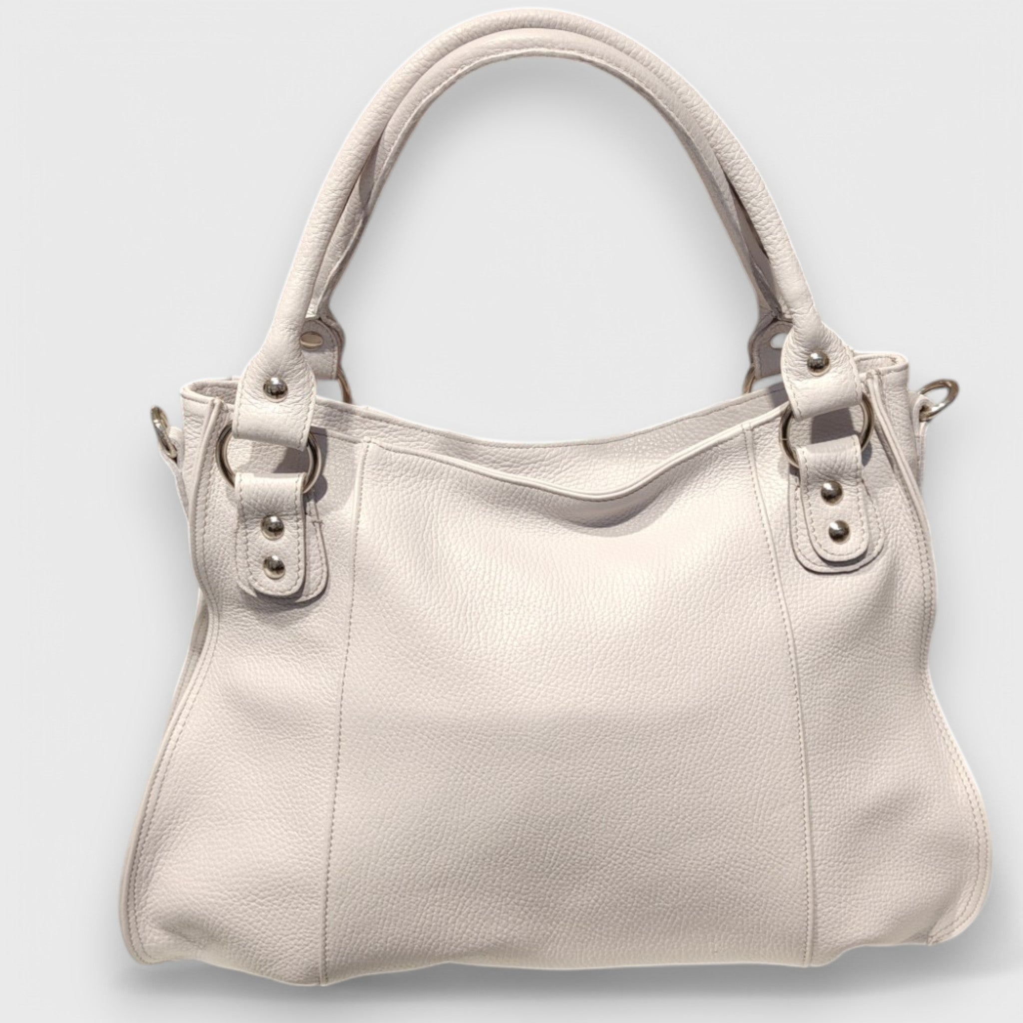 Pelletteria Pelle Nuda Milano, Artigianato italiano, vera pelle, Negozio borse donna, Lavinia ghiaccio
