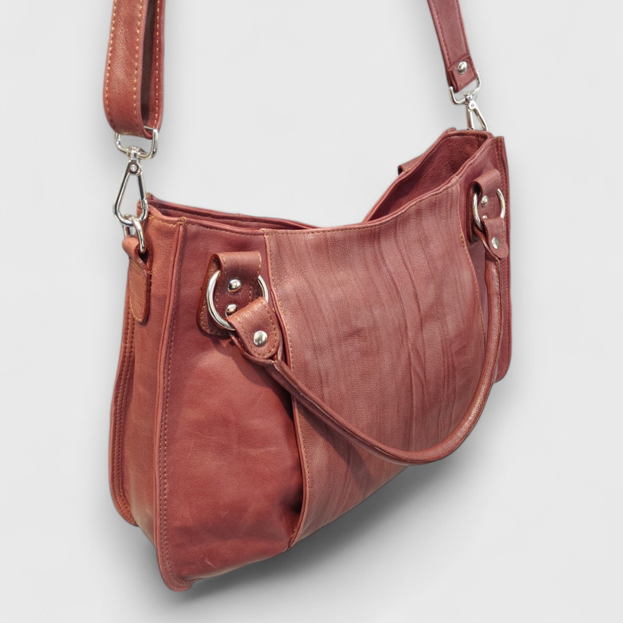 Pelletteria Pelle Nuda Milano, Artigianato Italiano, Vera pelle, Negozio borse donna, Lavinia vinaccia