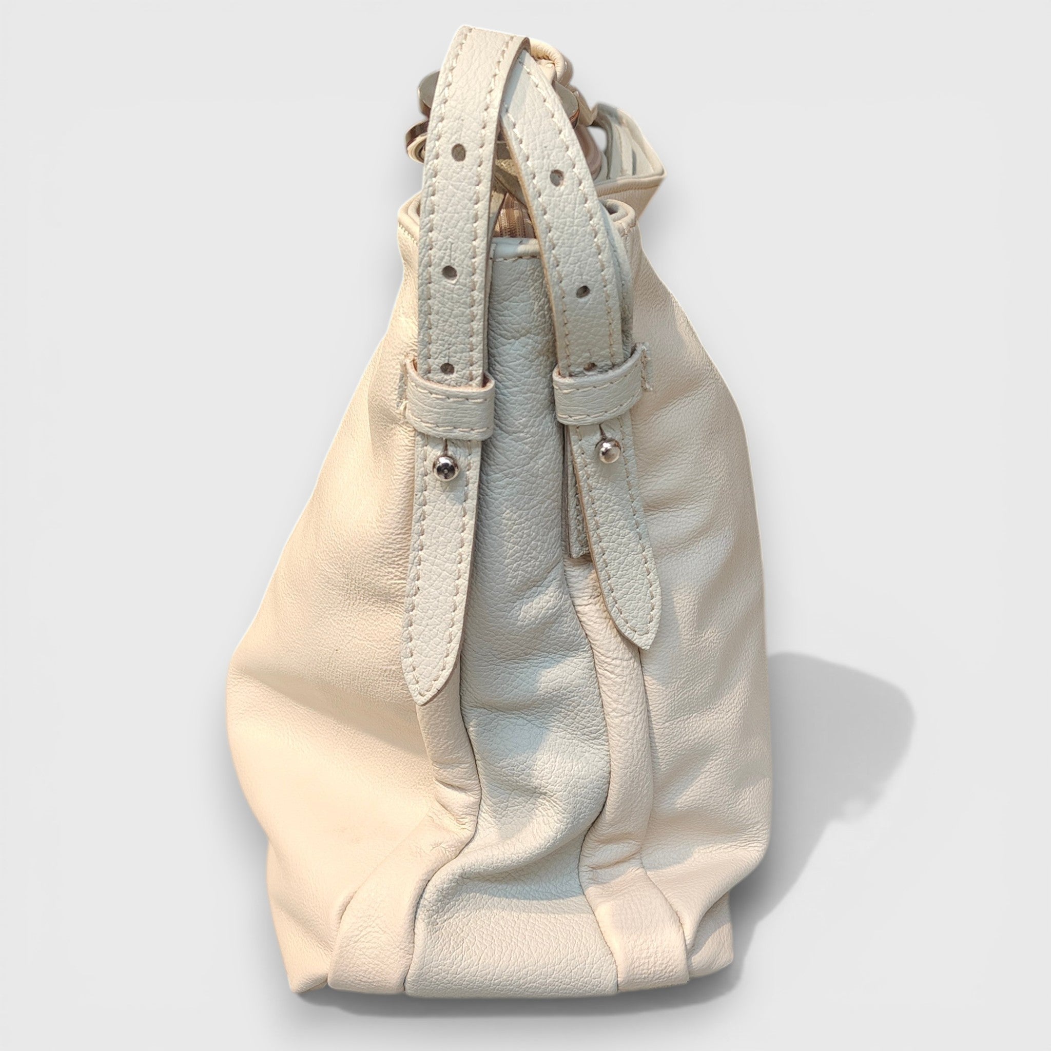 Pelletteria Pelle Nuda Milano, Artigianato Italiano, Vera pelle, Negozio borse donna, Monica bianca grigio