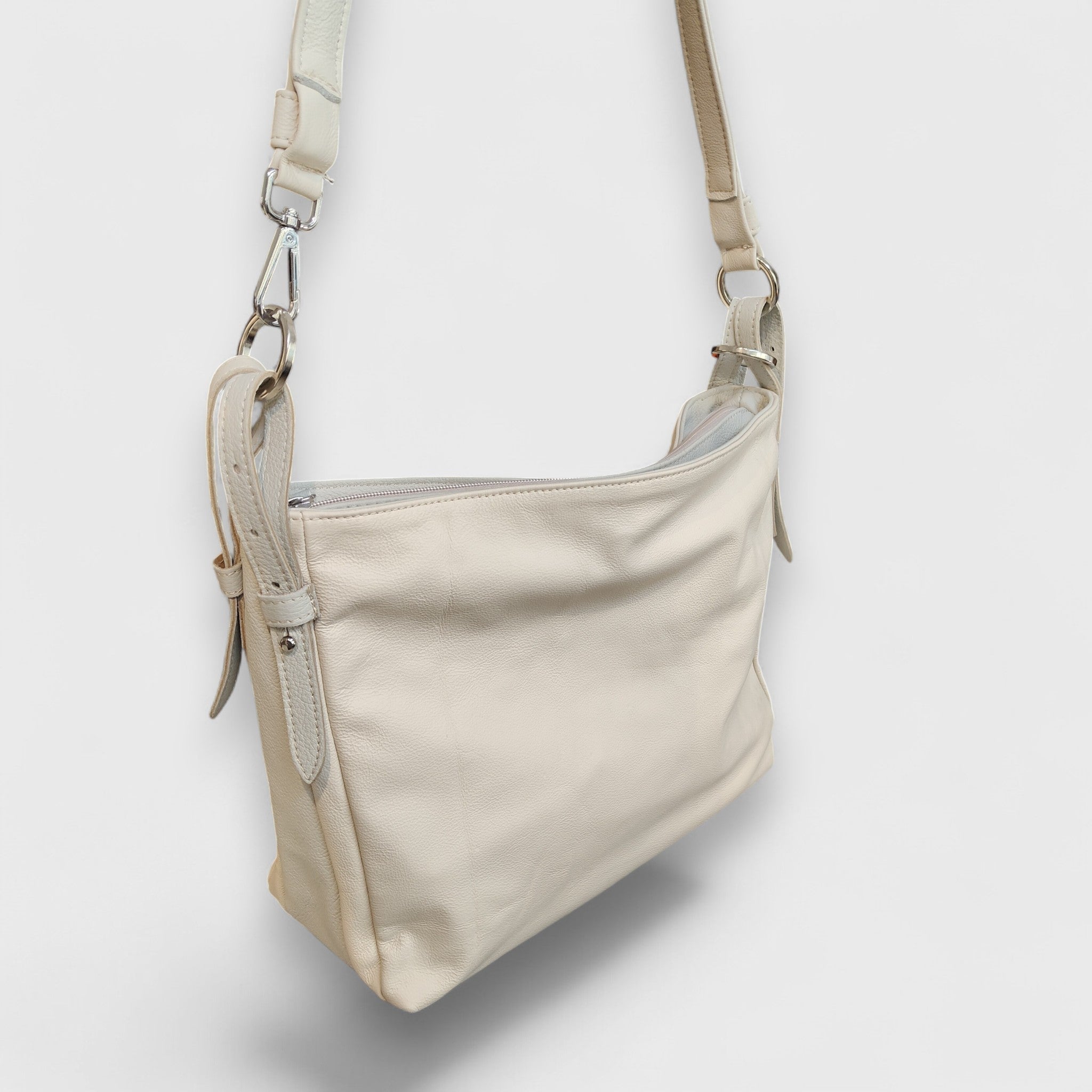 Pelletteria Pelle Nuda Milano, Artigianato Italiano, Vera pelle, Negozio borse donna, Monica bianca grigio