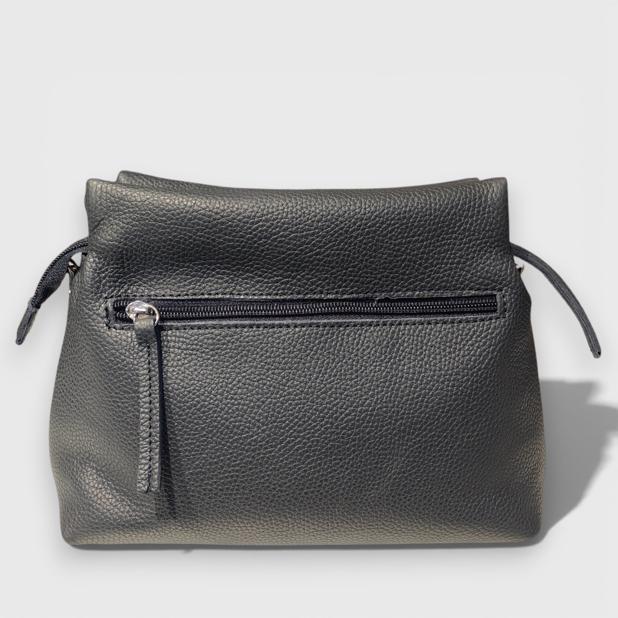 Pelletteria Pelle Nuda Milano, Artigianato italiano, Vera pelle, Negozio borse donna, Sbuffo blu