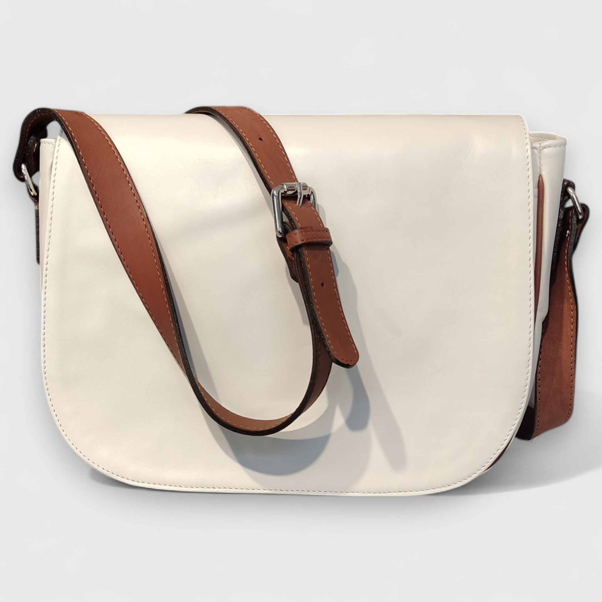 Pelletteria Pelle Nuda Milano, Artigianato Italiano, Vera pelle, Negozio borse donna, Tolfa Grande bianco