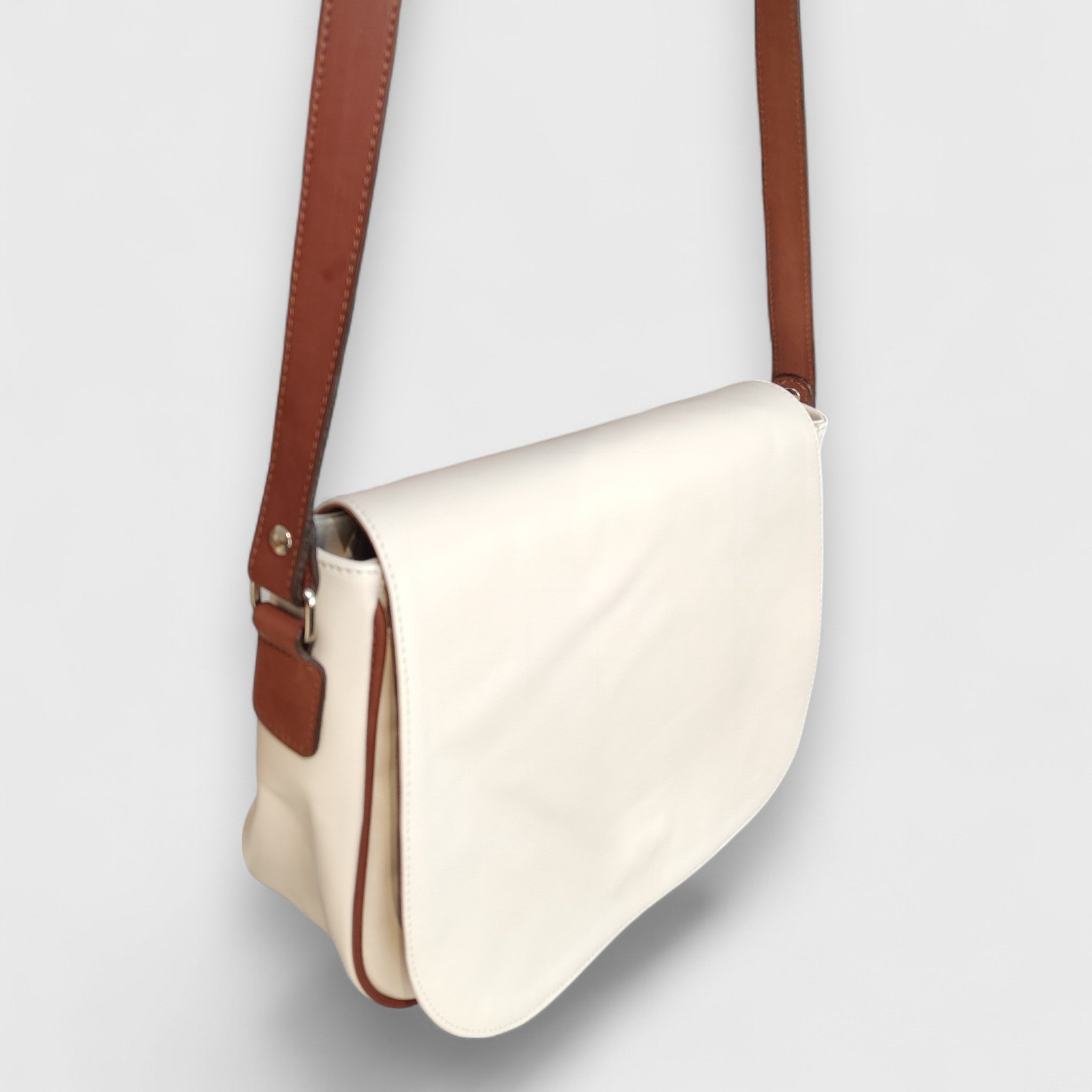 Pelletteria Pelle Nuda Milano, Artigianato Italiano, Vera pelle, Negozio borse donna, Tolfa Grande bianco