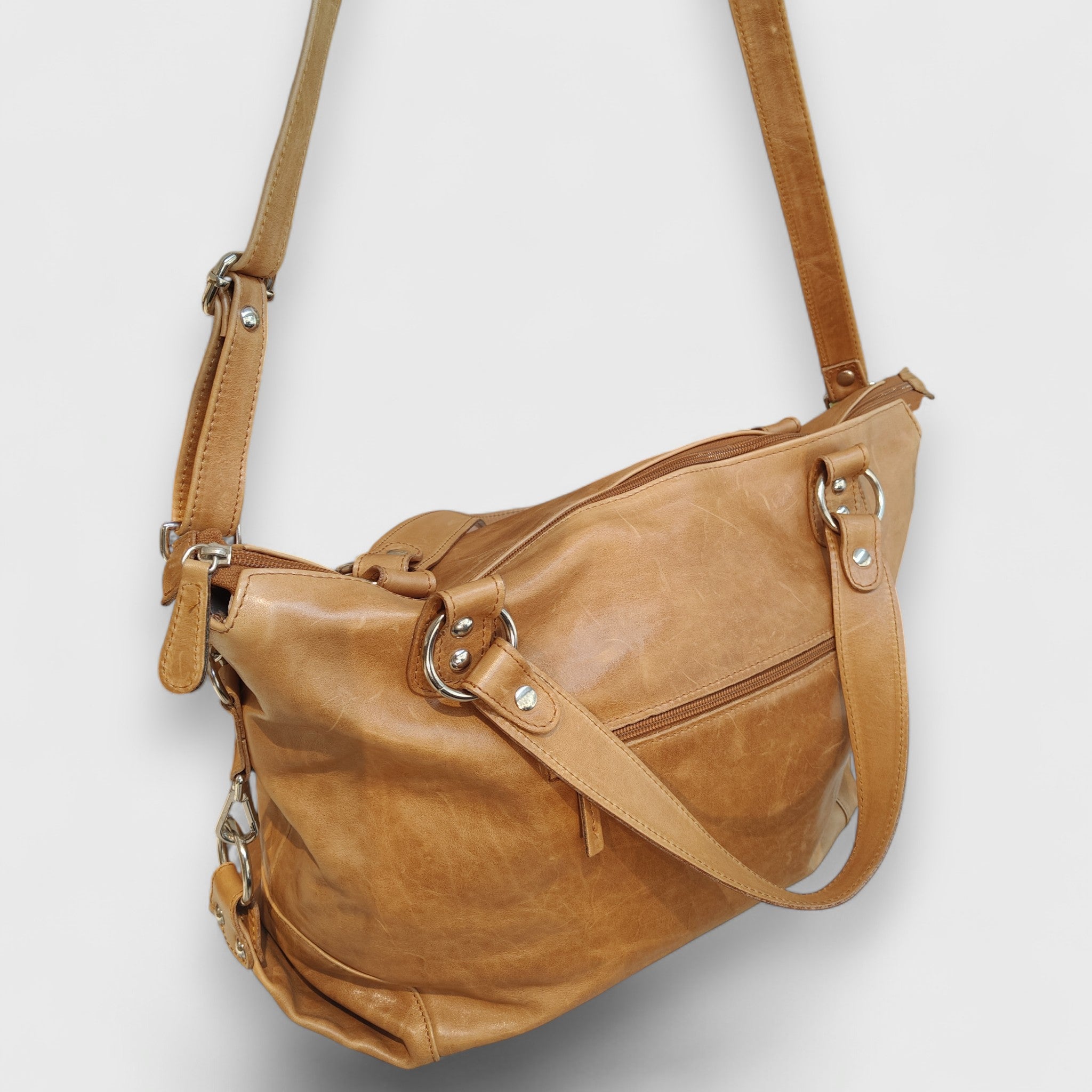 Pelletteria Pelle Nuda Milano, Artigianato Italiano, Vera pelle, Negozio Borse viaggio, Torino miele 