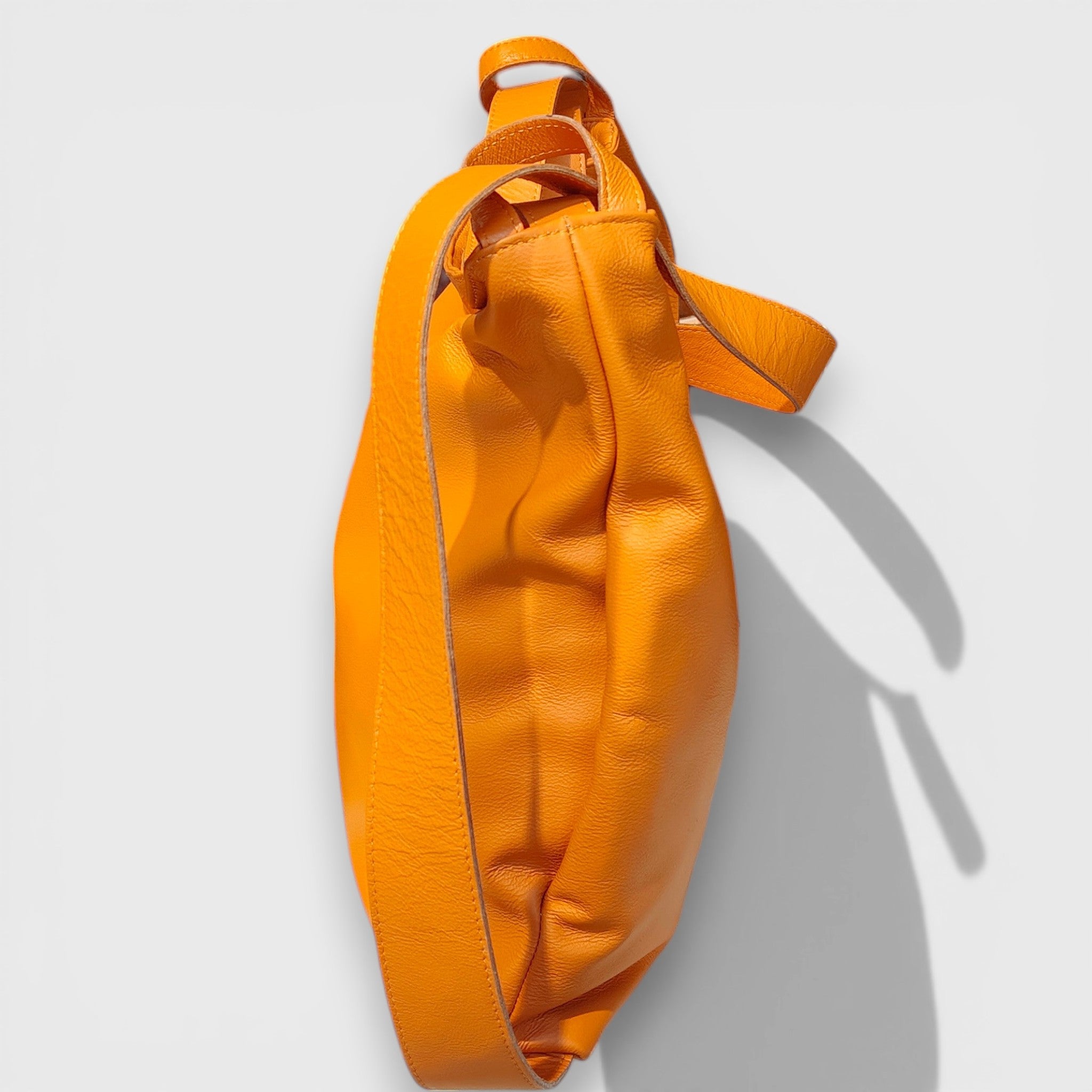 Pelletteria Pelle Nuda Milano, Artigianato Italiano, Vera pelle, Negozio borse donna, Zaino Roma arancione
