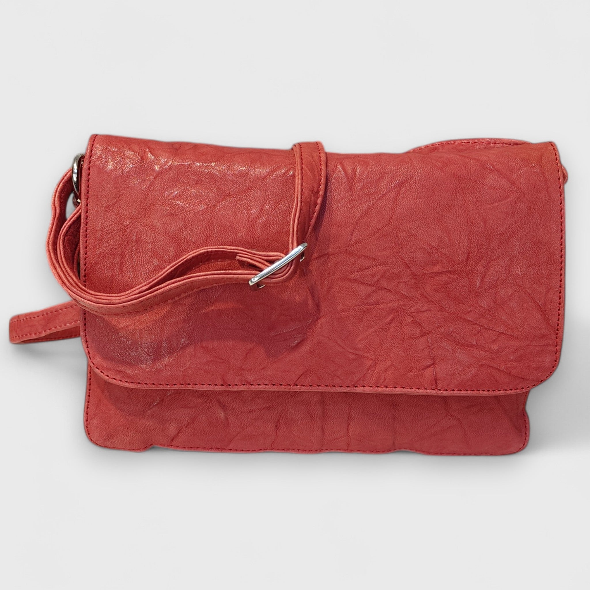 Pelletteria Pelle Nuda Milano, Artigianato Italiano, Vera pelle, Negozio borse donna, Big tre soffietti rosso