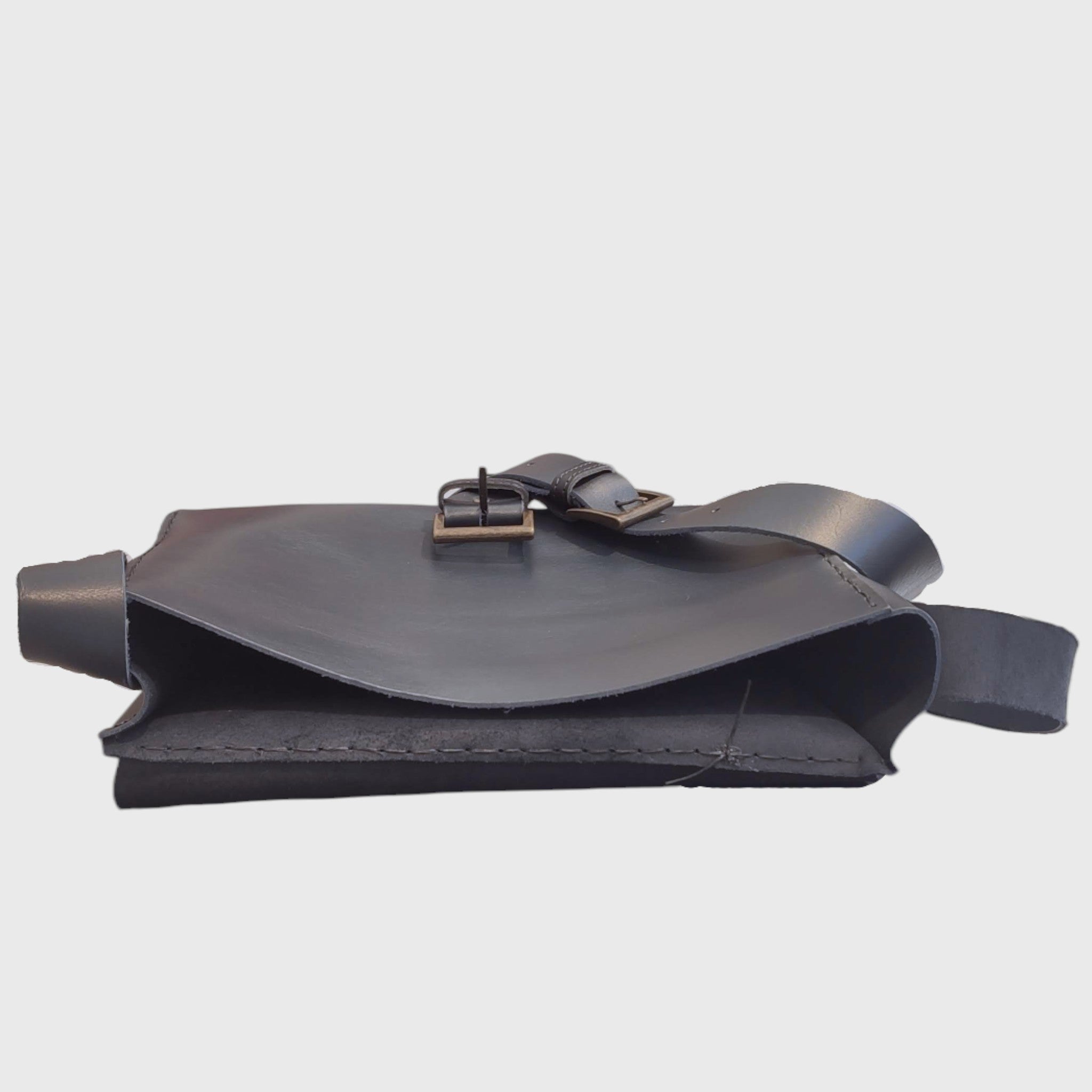 Pelletteria Pelle Nuda Milano, Artigianato italiano, vera pelle, borsa uomo, borsa donna, cartellina blu 